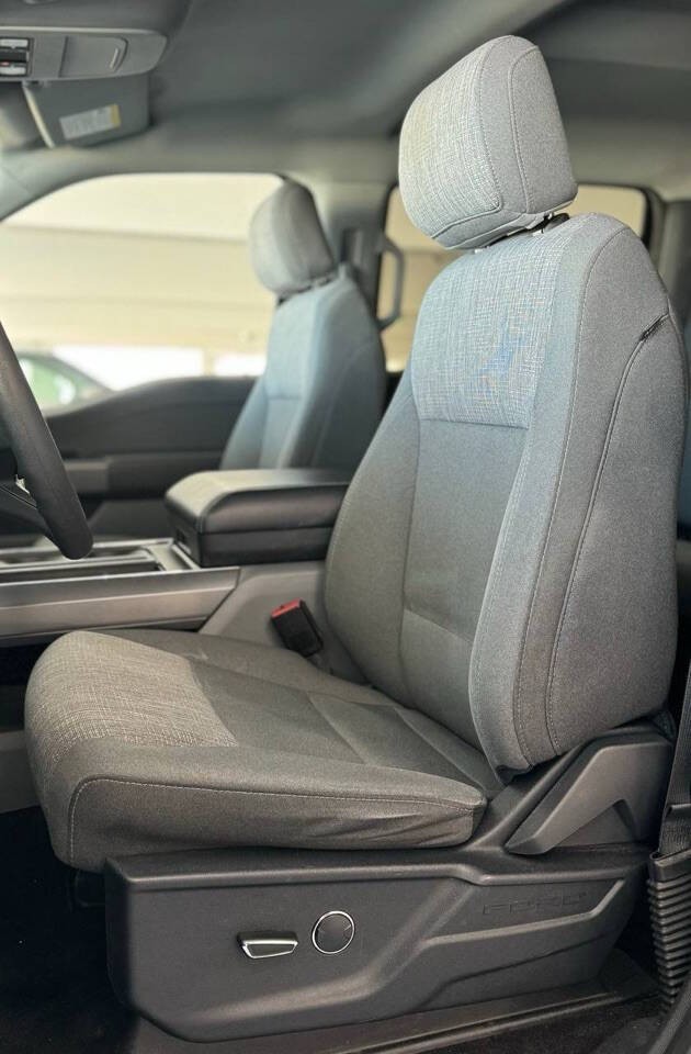 Ford F-150 Vehicle Full-screen Gallery Image 18