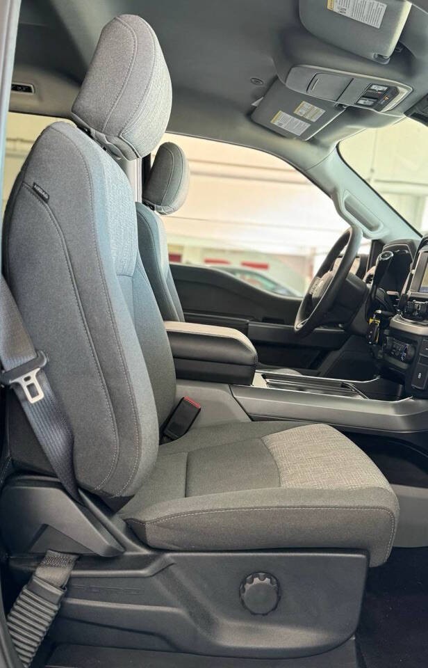 Ford F-150 Vehicle Full-screen Gallery Image 19