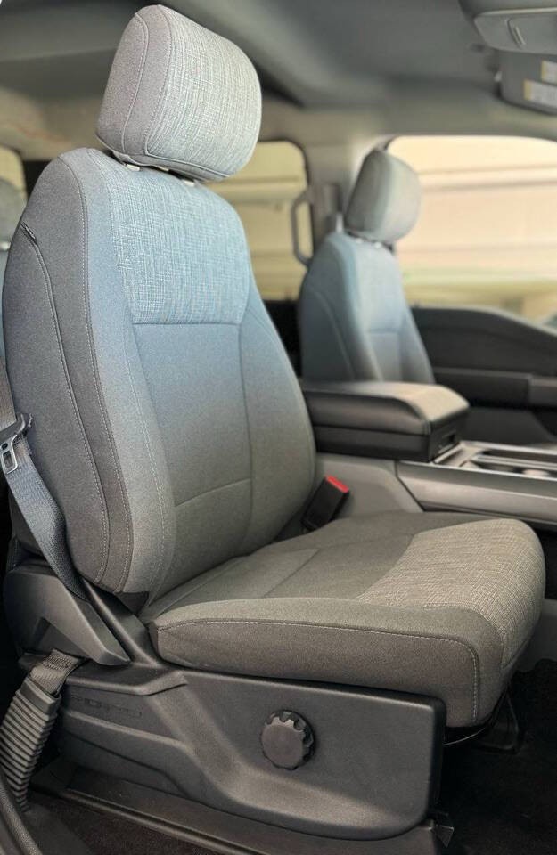 Ford F-150 Vehicle Full-screen Gallery Image 21