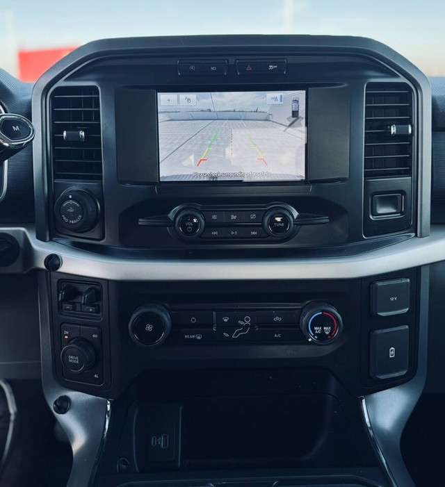 Ford F-150 Vehicle Full-screen Gallery Image 24