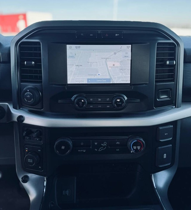 Ford F-150 Vehicle Full-screen Gallery Image 25