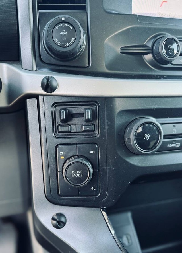 Ford F-150 Vehicle Full-screen Gallery Image 29