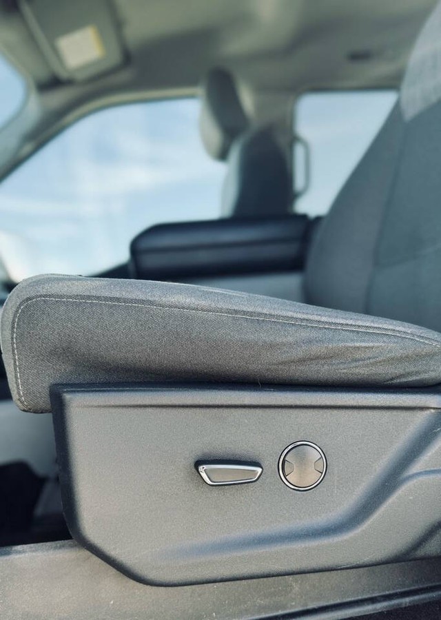 Ford F-150 Vehicle Full-screen Gallery Image 33