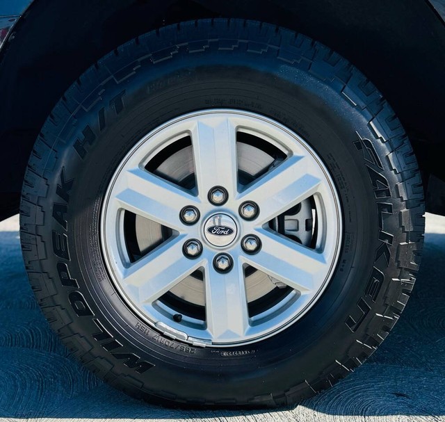 Ford F-150 Vehicle Full-screen Gallery Image 34