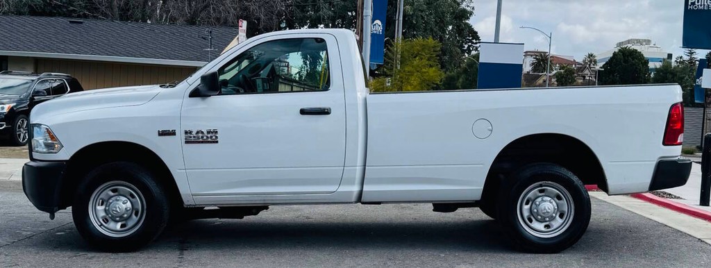 Ram 2500 Vehicle Full-screen Gallery Image 05