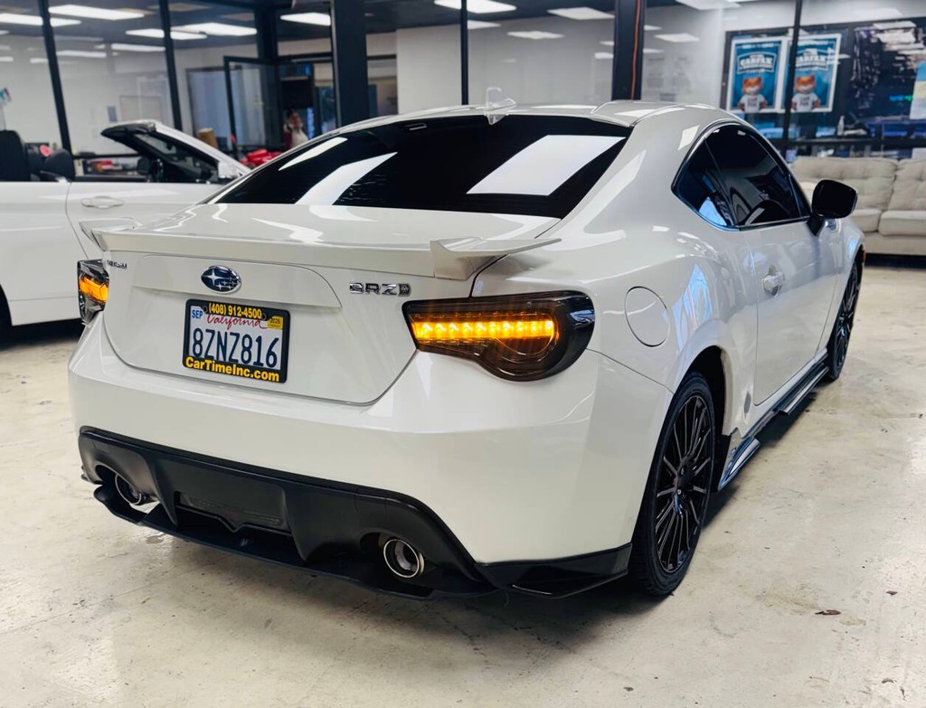 Subaru BRZ Vehicle Full-screen Gallery Image 04