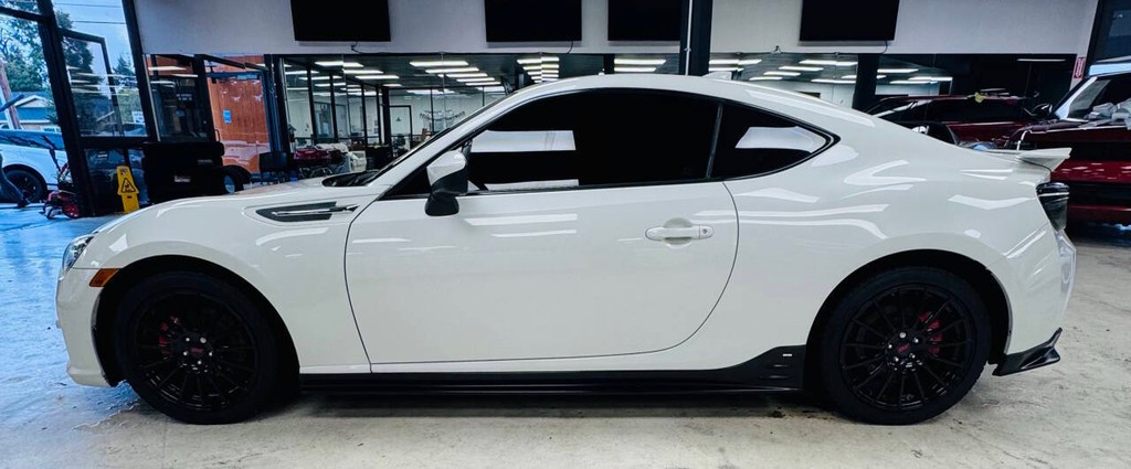 Subaru BRZ Vehicle Full-screen Gallery Image 07