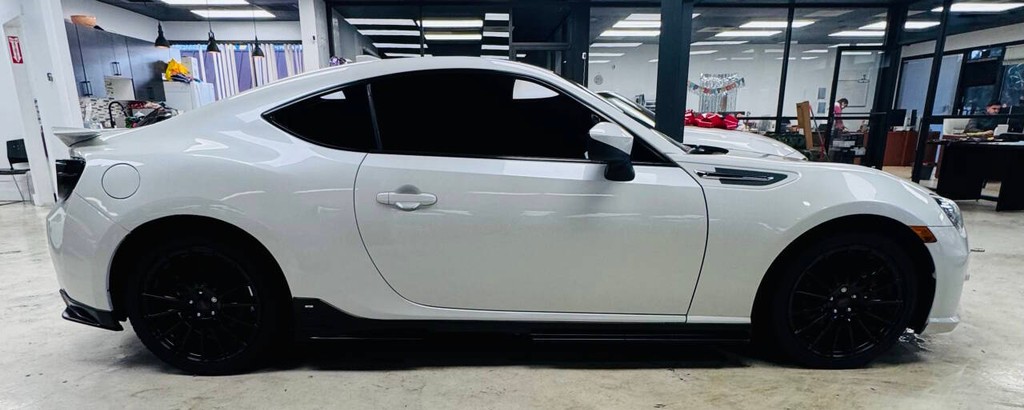 Subaru BRZ Vehicle Full-screen Gallery Image 08