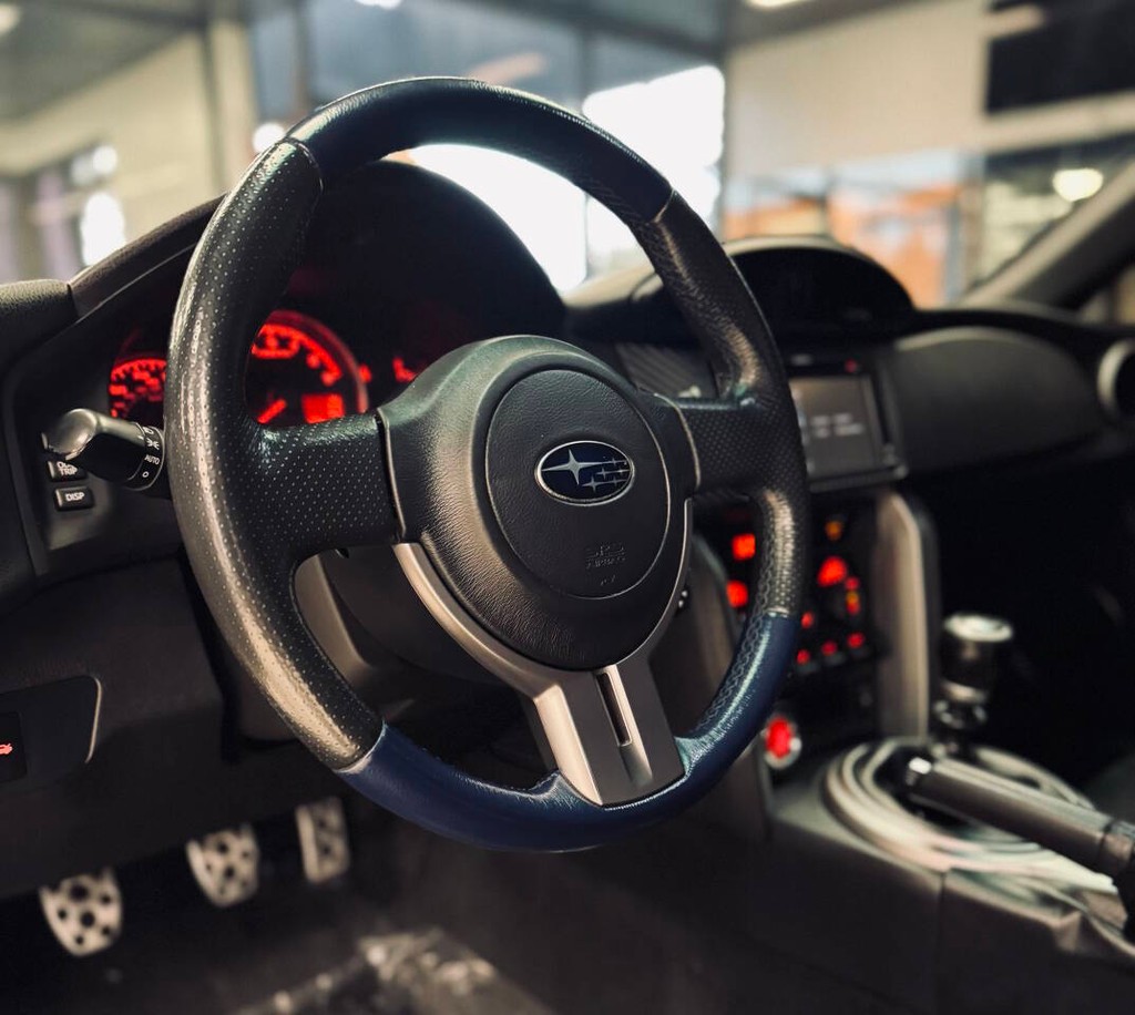 Subaru BRZ Vehicle Full-screen Gallery Image 11