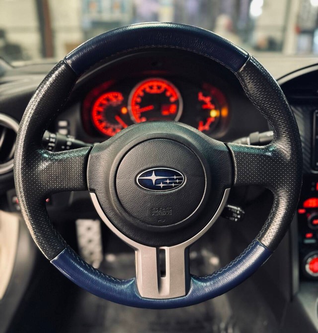 Subaru BRZ Vehicle Full-screen Gallery Image 09