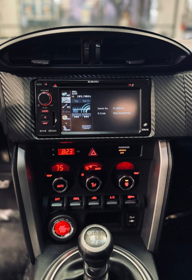 Subaru BRZ Vehicle Full-screen Gallery Image 12