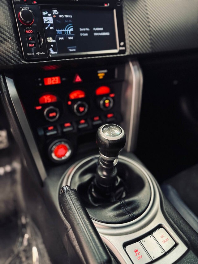 Subaru BRZ Vehicle Full-screen Gallery Image 13