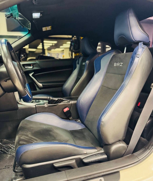 Subaru BRZ Vehicle Full-screen Gallery Image 14