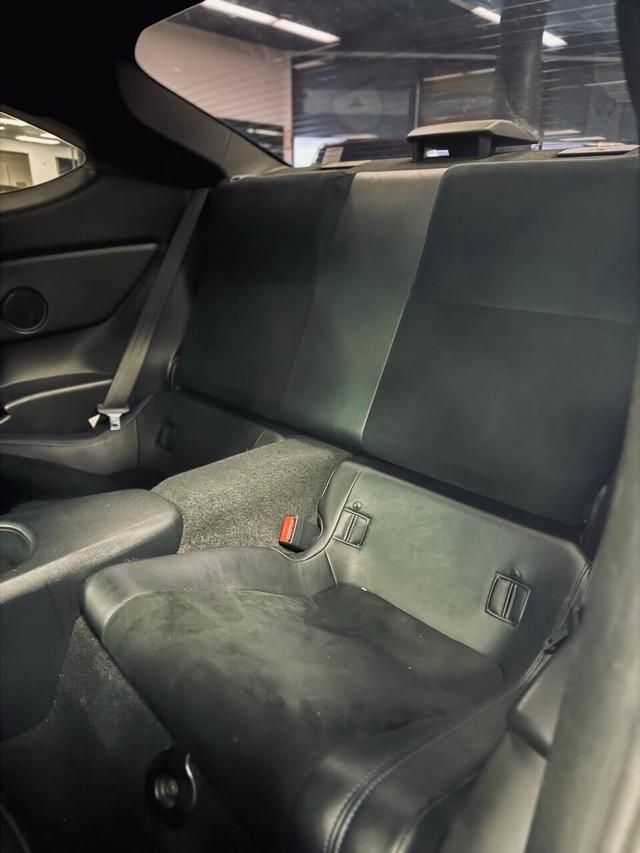 Subaru BRZ Vehicle Full-screen Gallery Image 16