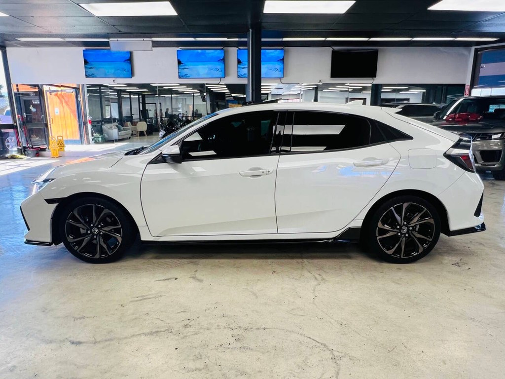 Honda Civic Hatchback Vehicle Full-screen Gallery Image 06