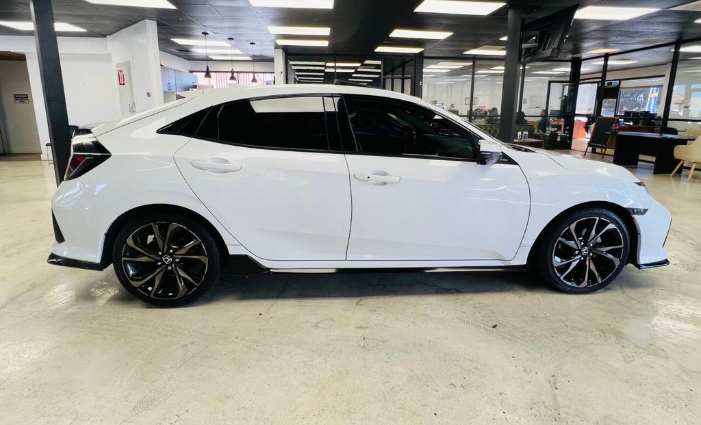 Honda Civic Hatchback Vehicle Full-screen Gallery Image 09