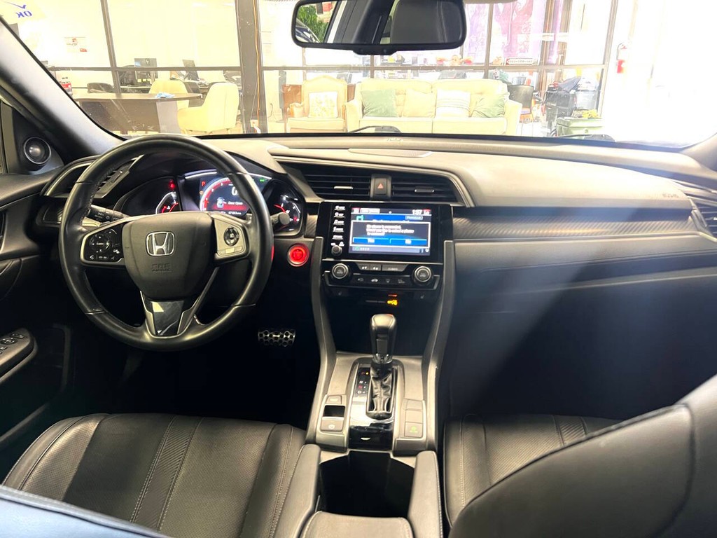 Honda Civic Hatchback Vehicle Full-screen Gallery Image 15