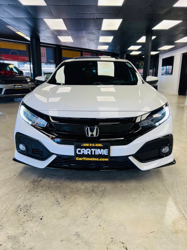 Honda Civic Hatchback Vehicle Full-screen Gallery Image 02