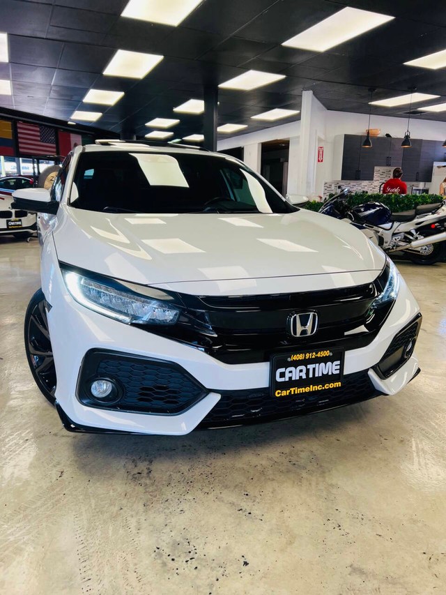 Honda Civic Hatchback Vehicle Full-screen Gallery Image 03