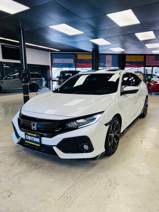 Honda Civic Hatchback Vehicle Full-screen Gallery Image 04