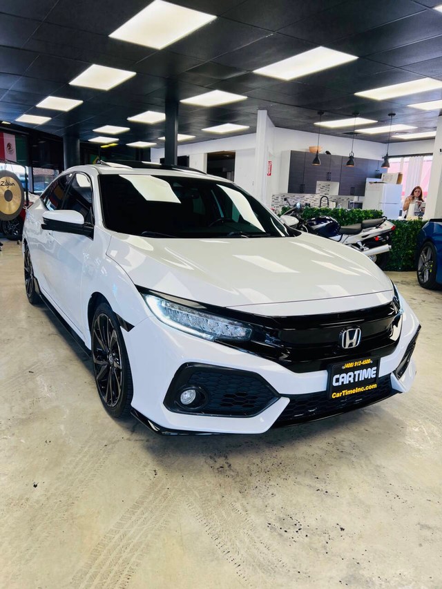 Honda Civic Hatchback Vehicle Full-screen Gallery Image 10