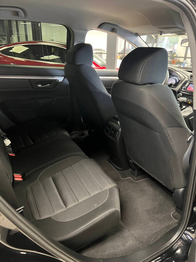 Honda CR-V Vehicle Full-screen Gallery Image 15