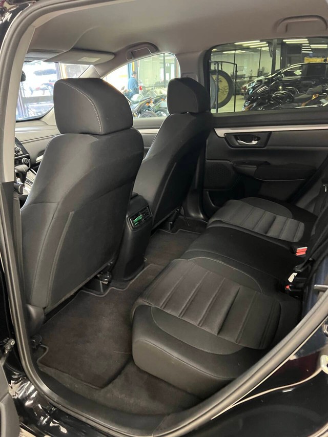 Honda CR-V Vehicle Full-screen Gallery Image 16