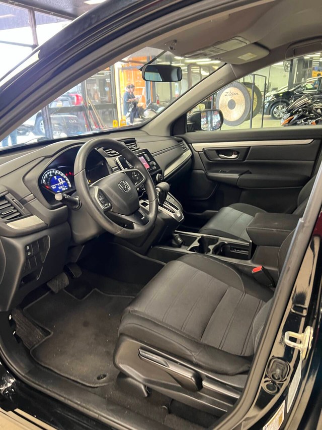 Honda CR-V Vehicle Full-screen Gallery Image 17