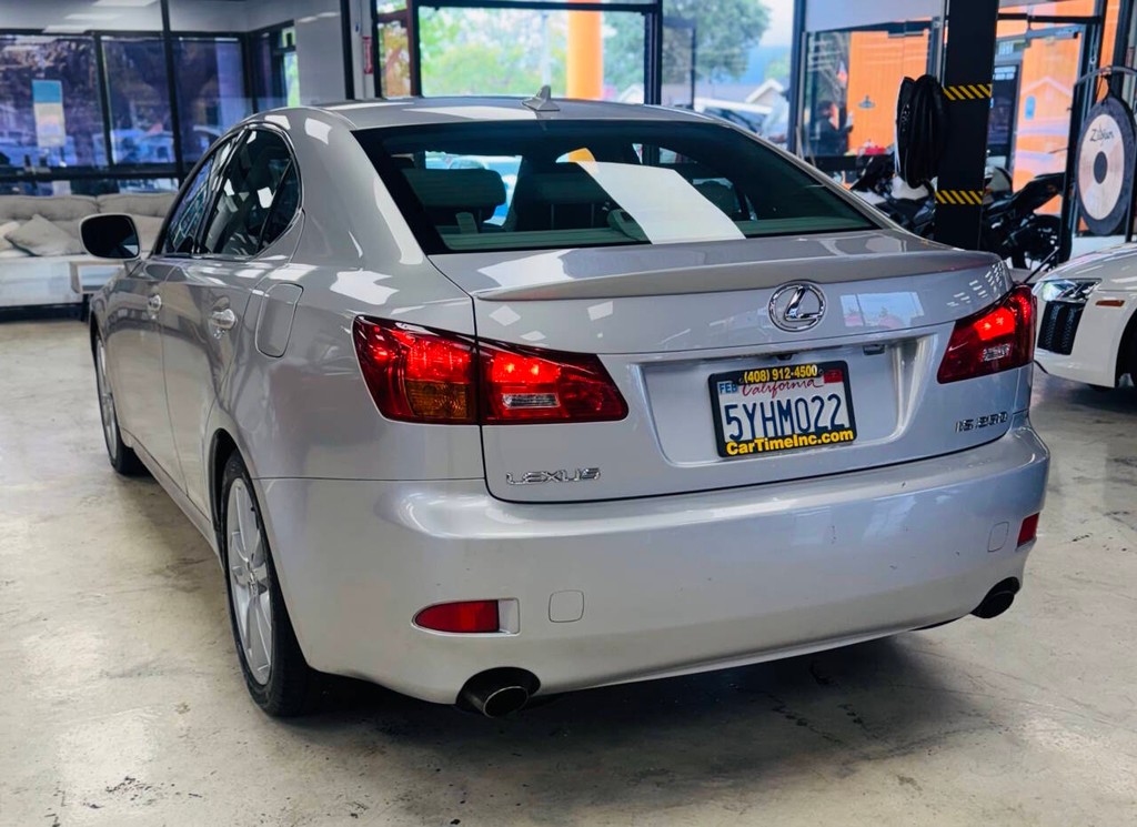 Lexus IS 250 Vehicle Full-screen Gallery Image 05