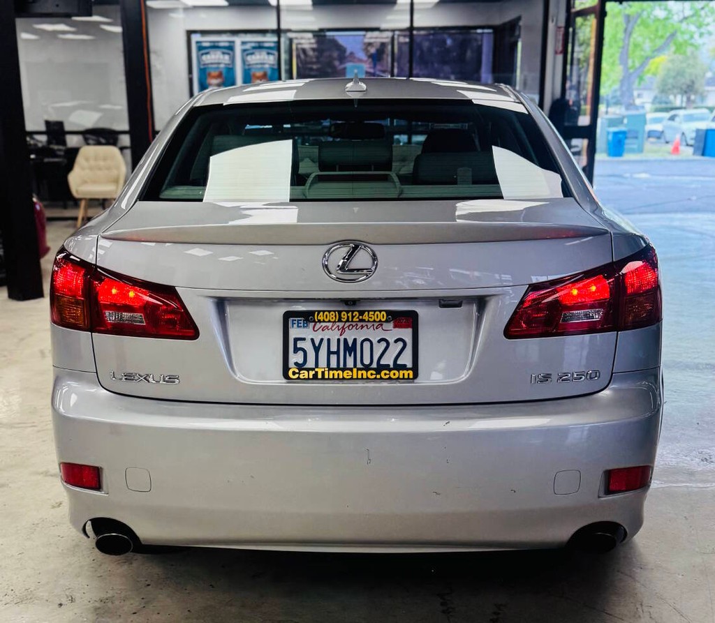 Lexus IS 250 Vehicle Full-screen Gallery Image 06