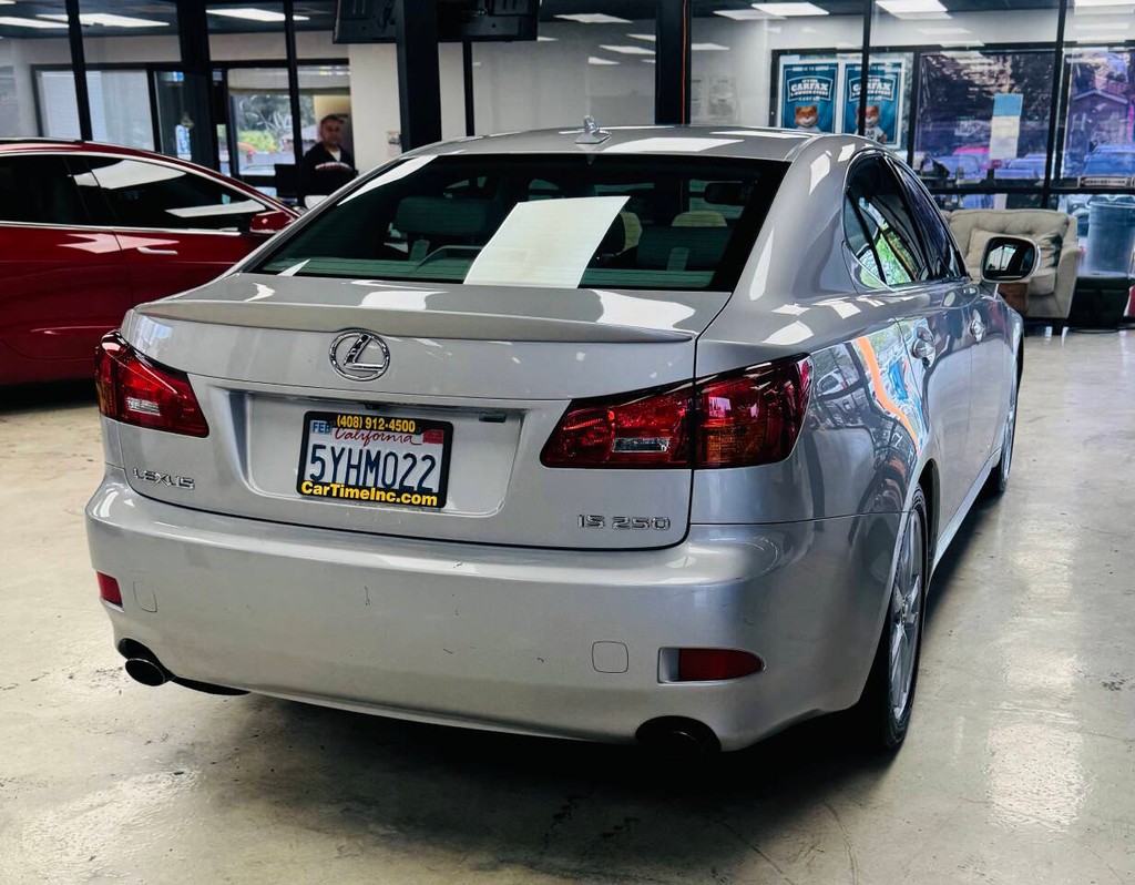 Lexus IS 250 Vehicle Full-screen Gallery Image 07