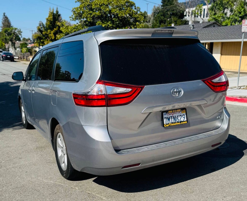 Toyota Sienna Vehicle Full-screen Gallery Image 06