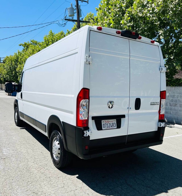 Ram ProMaster Cargo Van Vehicle Full-screen Gallery Image 07