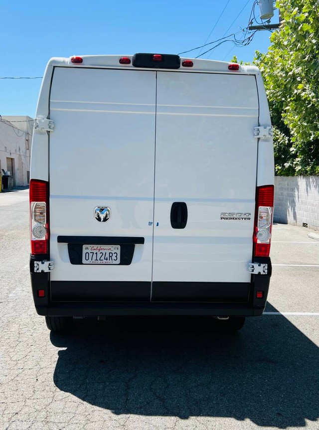 Ram ProMaster Cargo Van Vehicle Full-screen Gallery Image 08
