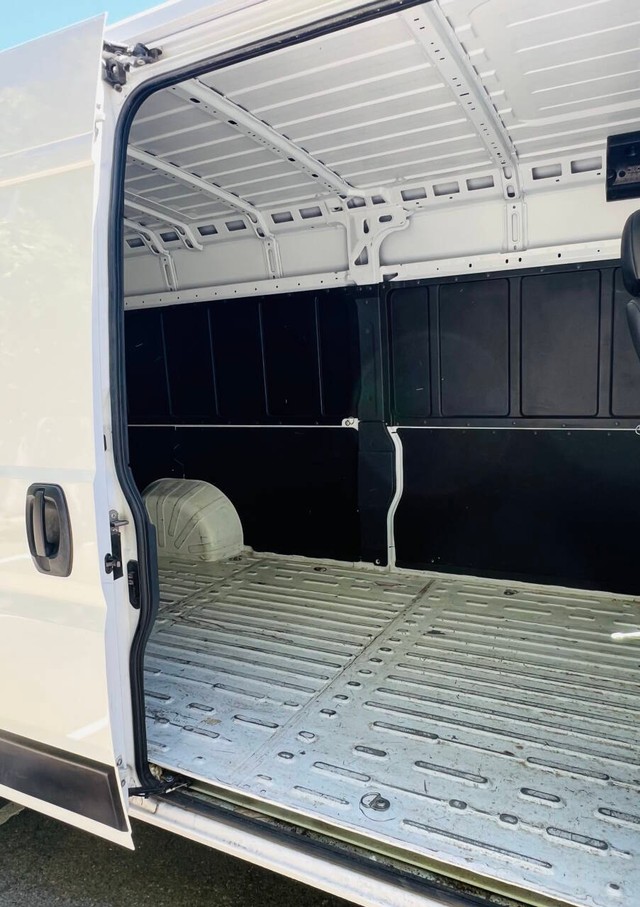 Ram ProMaster Cargo Van Vehicle Full-screen Gallery Image 11