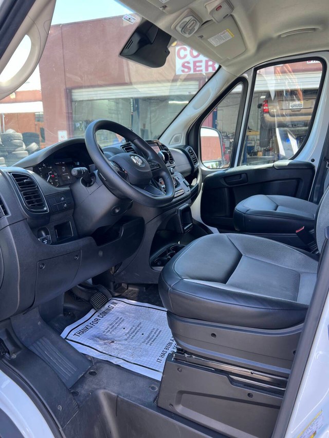 Ram ProMaster Cargo Van Vehicle Full-screen Gallery Image 21