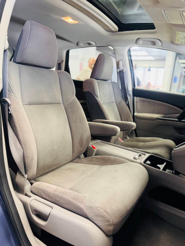 Honda CR-V Vehicle Full-screen Gallery Image 12