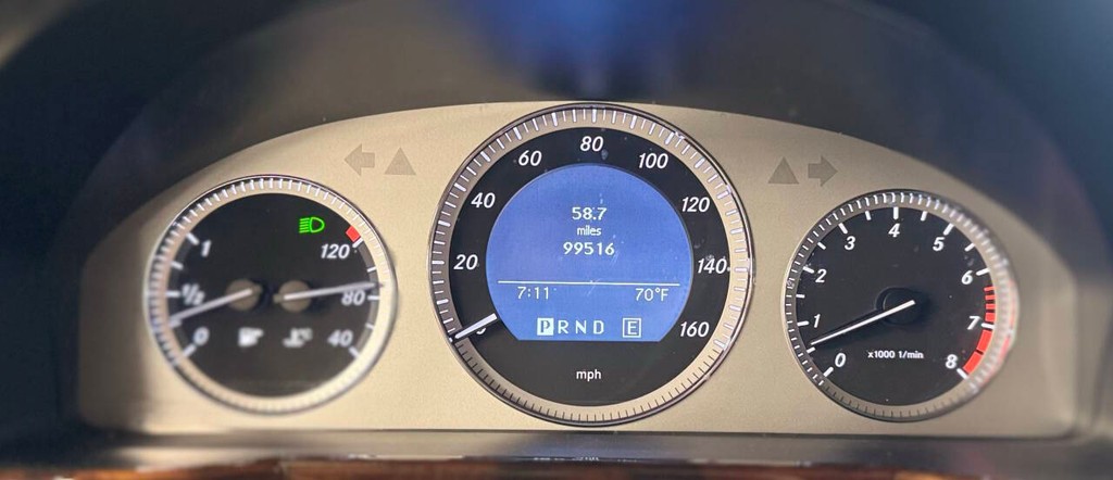 Mercedes-Benz GLK-Class Vehicle Full-screen Gallery Image 18