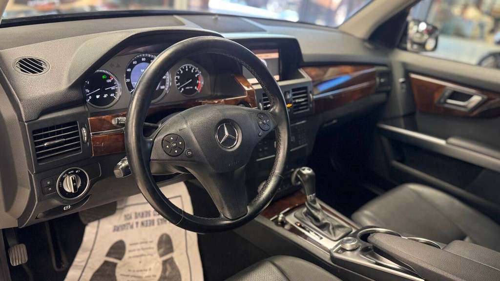 Mercedes-Benz GLK-Class Vehicle Full-screen Gallery Image 20