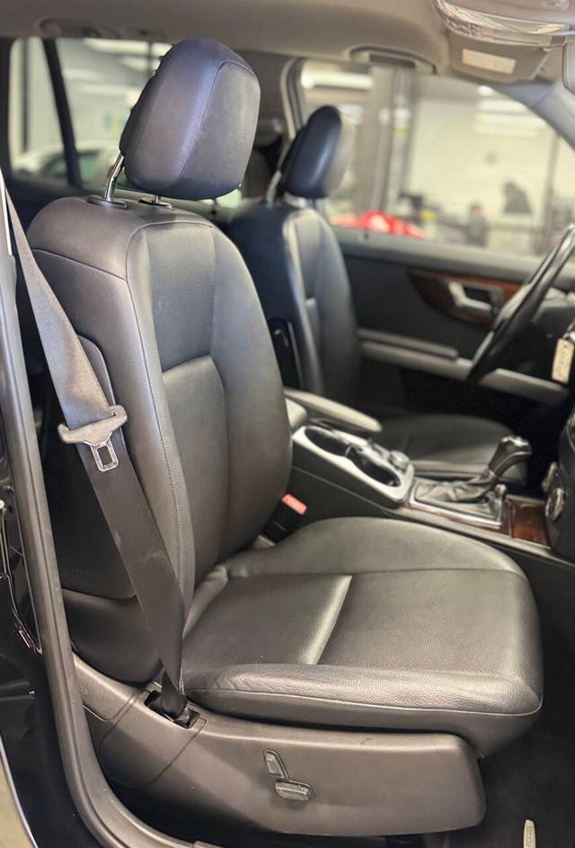 Mercedes-Benz GLK-Class Vehicle Full-screen Gallery Image 21