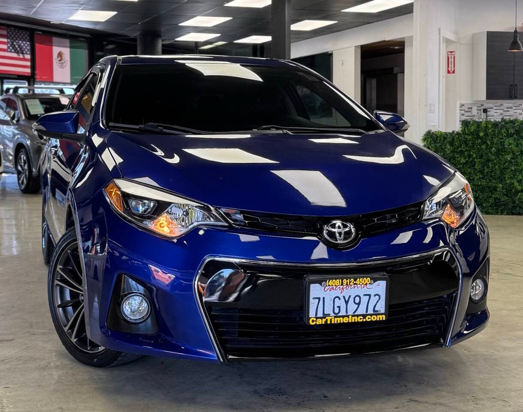 Toyota Corolla Vehicle Full-screen Gallery Image 03