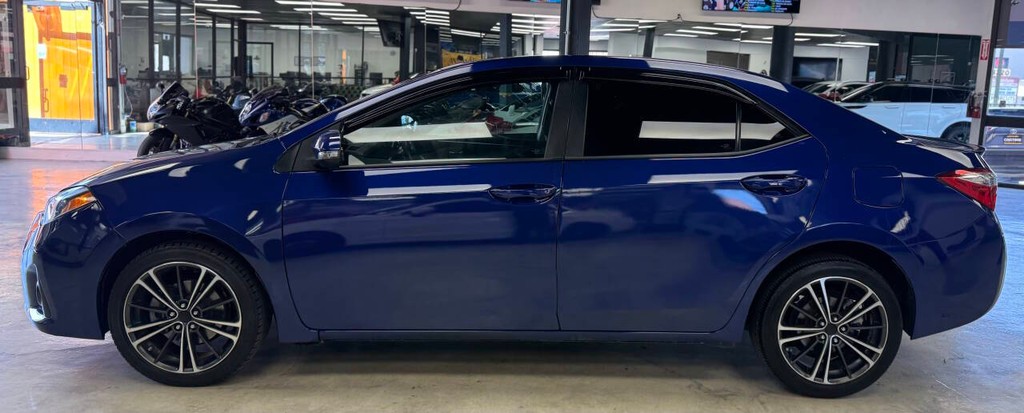 Toyota Corolla Vehicle Full-screen Gallery Image 07