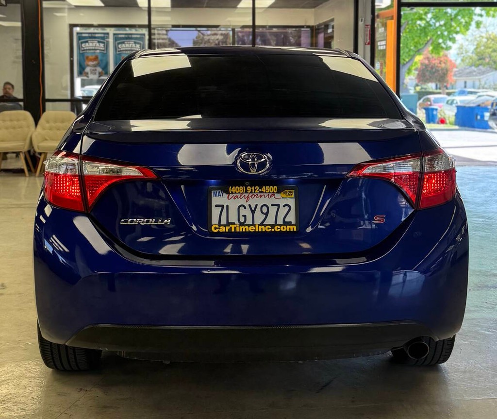 Toyota Corolla Vehicle Full-screen Gallery Image 10