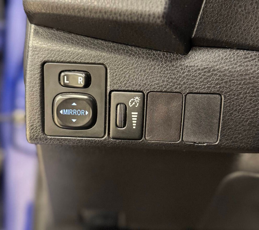 Toyota Corolla Vehicle Full-screen Gallery Image 19