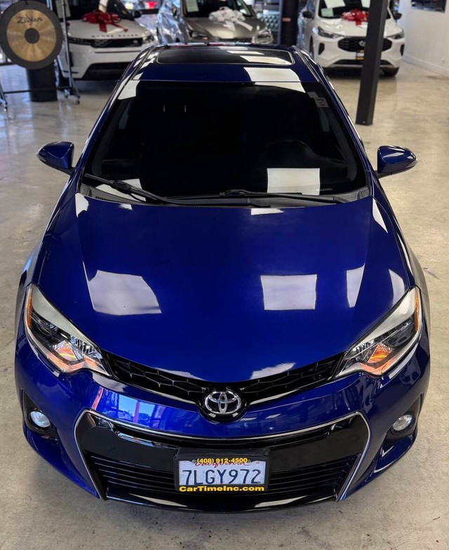 Toyota Corolla Vehicle Full-screen Gallery Image 06