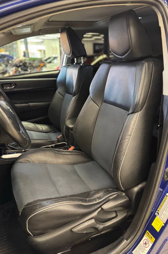 Toyota Corolla Vehicle Full-screen Gallery Image 13