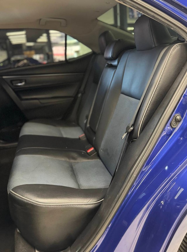 Toyota Corolla Vehicle Full-screen Gallery Image 14