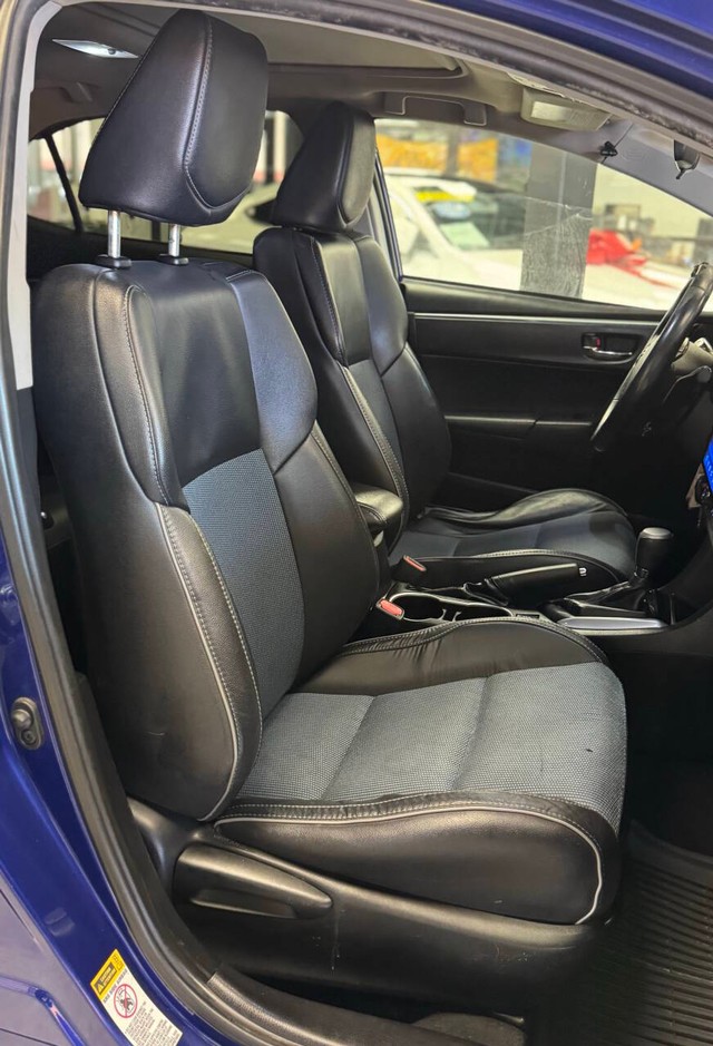 Toyota Corolla Vehicle Full-screen Gallery Image 15