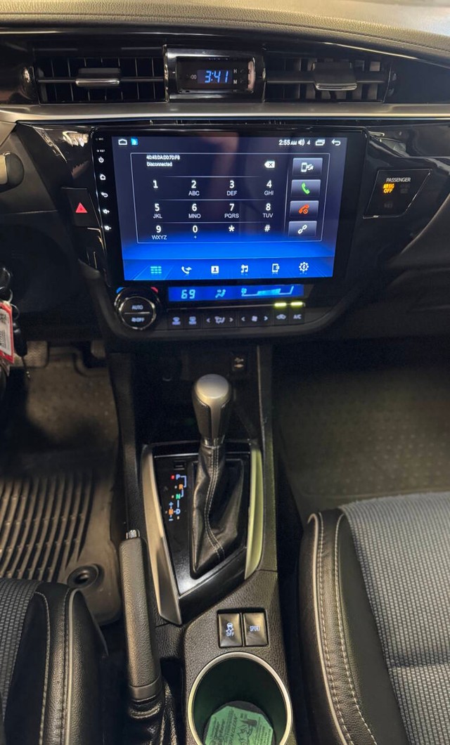 Toyota Corolla Vehicle Full-screen Gallery Image 20