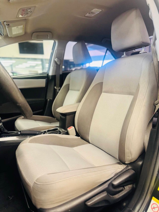 Toyota Corolla Vehicle Full-screen Gallery Image 12